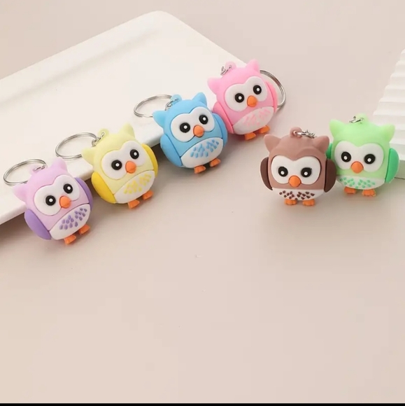 Cute Owl Keychain - Picture 4 of 4